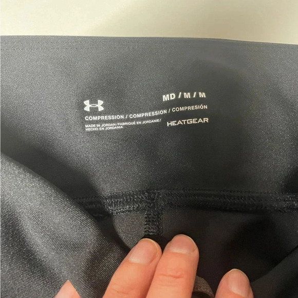 NEW Under Armour Womens Athletic Mesh Inset Leggings Purple Black Size Medium - Picture 3 of 12